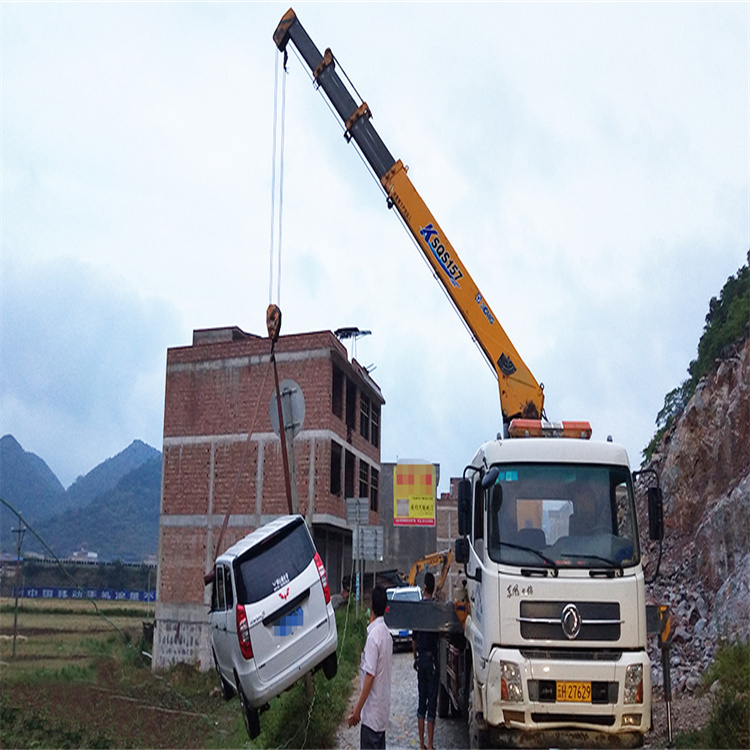 吉林道路交通事故救援吊装案例